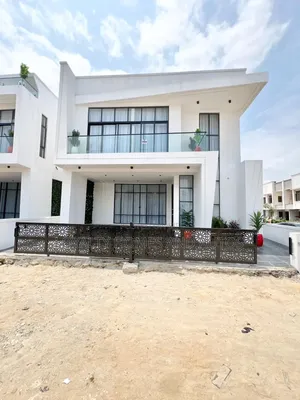 Furnished 5bdrm Duplex in Chevron for sale