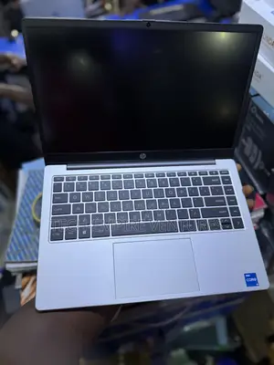 New Laptop HP 240 G9 8GB Intel Core i5 SSD 512GB