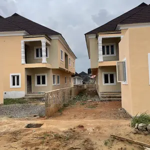 16bdrm Duplex in Adron City Of David, Shimawa for sale