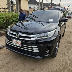 Toyota Highlander LE Plus 4dr SUV AWD (3.5L 6cyl 6A) 2015 Black