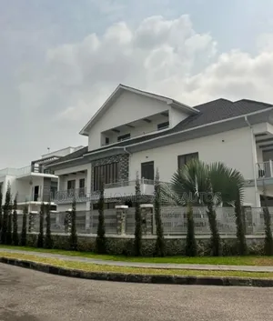 Furnished 6bdrm Duplex in Pinnock Beach Estate, Lekki for sale