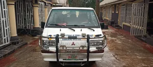 Mitsubishi L300 2004 White