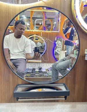 Round Mirror With Shelve