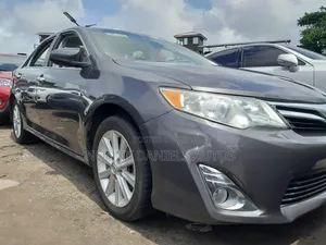 Toyota Camry XLE 4dr Sedan (3.5L 6cyl 6A) 2014 Gray