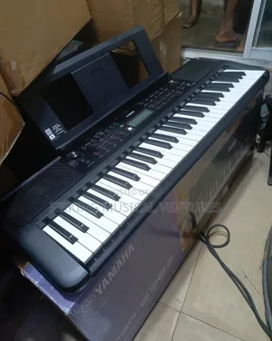 PSR E-383 Yamaha Keyboard With Adaptor