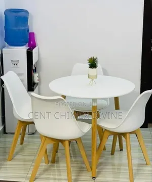 Modern Simple Wooden Material Dinning Table and Chairs