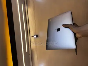 Laptop Apple MacBook Pro 2020 16GB Intel Core i7 SSD 512GB