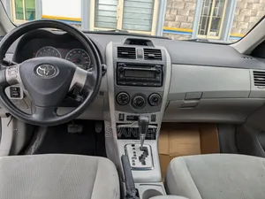 Toyota Corolla LE 4dr Sedan (1.8L 4cyl 4A) 2012 Gray