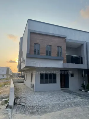 3bdrm Townhouse/Terrace in Boulevard Estate, Lekki for sale