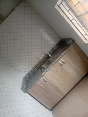 2bdrm Apartment in Seriki Aro Ikeja, Computer Village for rent