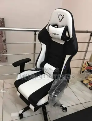 Imported Quality Classic Gaming Chair With Foot Rest .