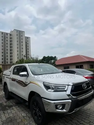 New Toyota Hilux 2024 White