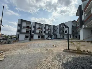 4bdrm Townhouse/Terrace in Mabushi for sale