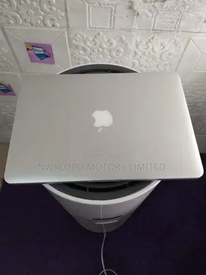 Laptop Apple MacBook Pro 8GB Intel Core i5 SSD 256GB