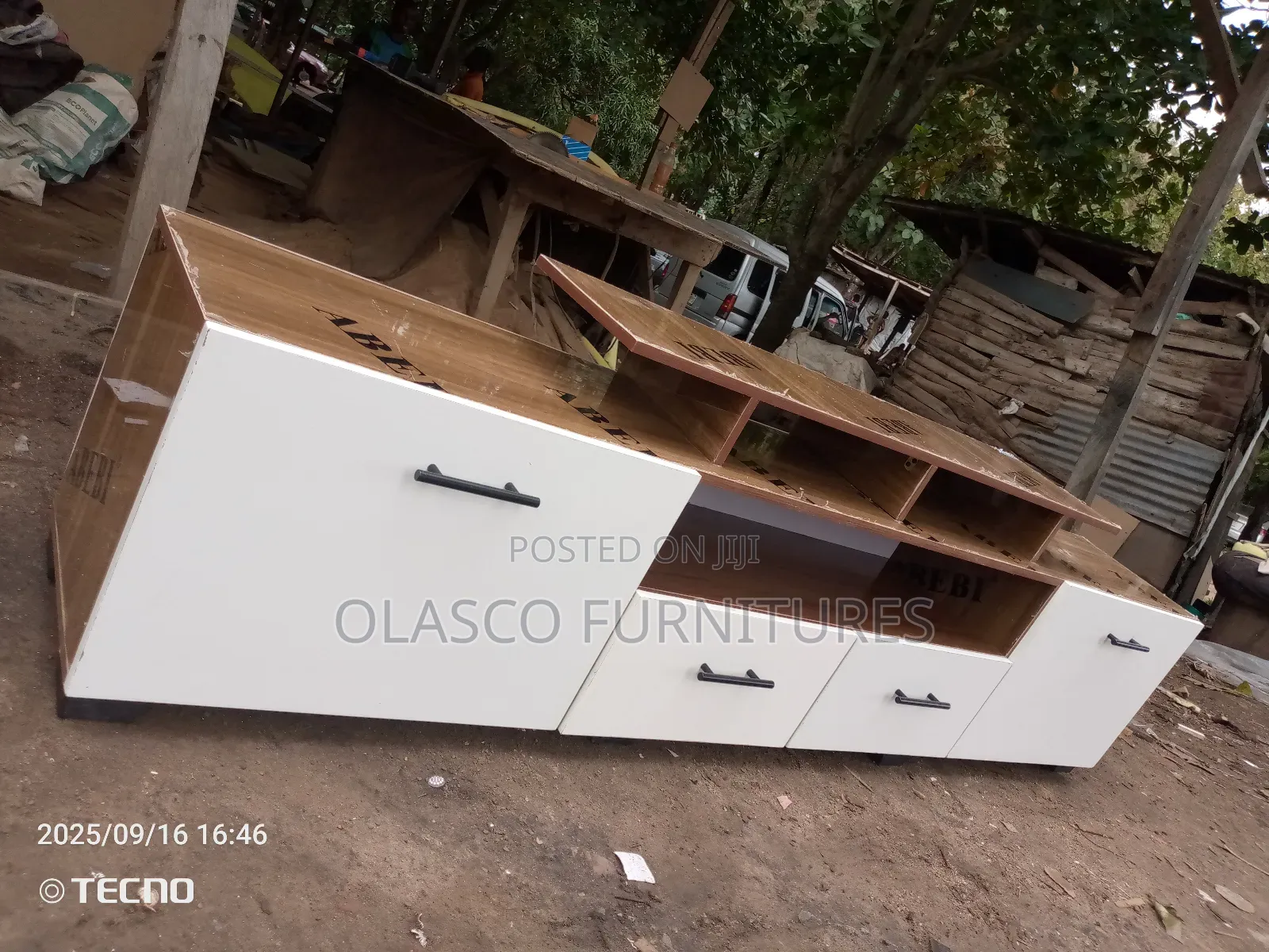 Tv Stand 7ft High Gloss Material