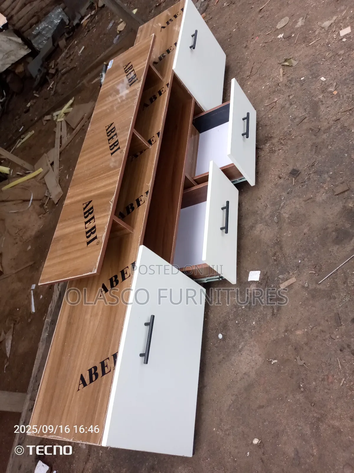 Tv Stand 7ft High Gloss Material