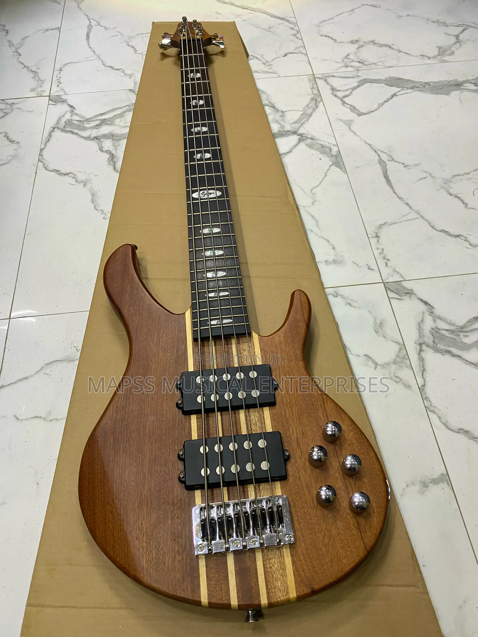Smiger 5-String Active Electric Bass Guitar.