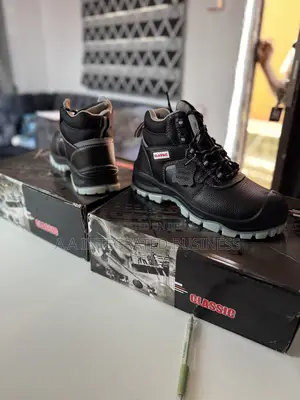 Very Durable Classic Safety Boots All Sizes Available
