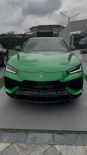 Lamborghini Urus for Rent (Green)