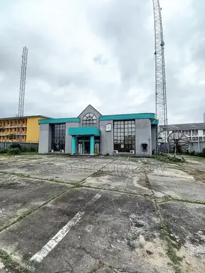 Commercial Property Offices on 6 Plots for Sale