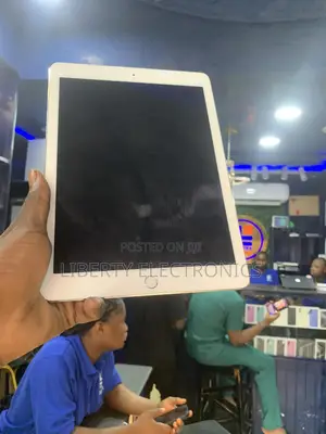 Apple iPad Air 128 GB Silver