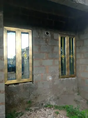 Luxury Gold Aluminium Casement Windows With Flower Spacer Double Glaze