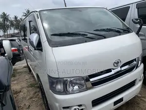 Toyota HiAce 2014 White