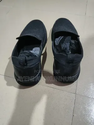 Sneakes Shoe