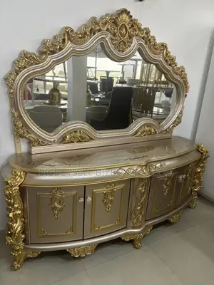 Royal Wine Bar With Mirror
