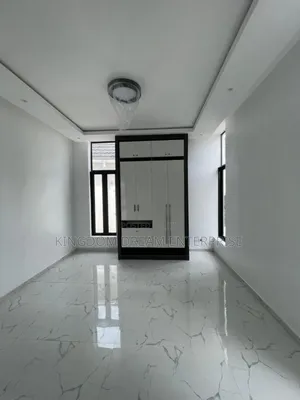 5bdrm House in Lekki County Ikota for sale