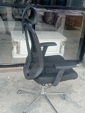 Butterfly Office Chair With Headrest and Rolling Leg