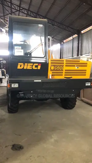 Brand New 2.5, 3.5 4.0cubic Meter Self Loader Mobile Concrete Mixer