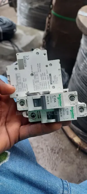Single Pole Breakers 25a