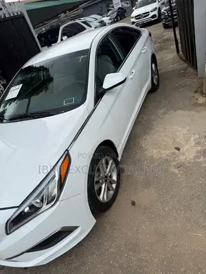 Hyundai Sonata Sport 2.0T Sedan FWD (2.0L 4cyl 6A) 2016 White