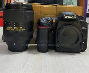 Nikon D7500 Camera +Nikon 18-300mm 1:3.5-6.3g Ed