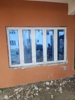 Elegant 5-panel Aluminium Casement Window With Blue Glass Finish
