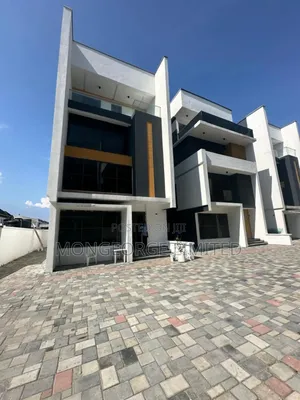 4bdrm Duplex in Chevron for sale