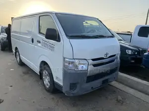 Toyota HiAce 2015 White