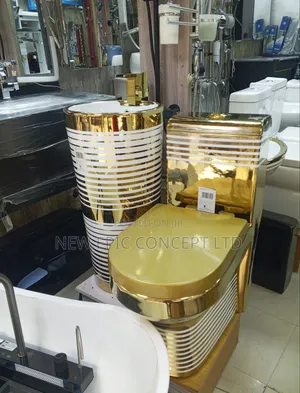 High Quality Executive Gold Water Closet With Standing Basin