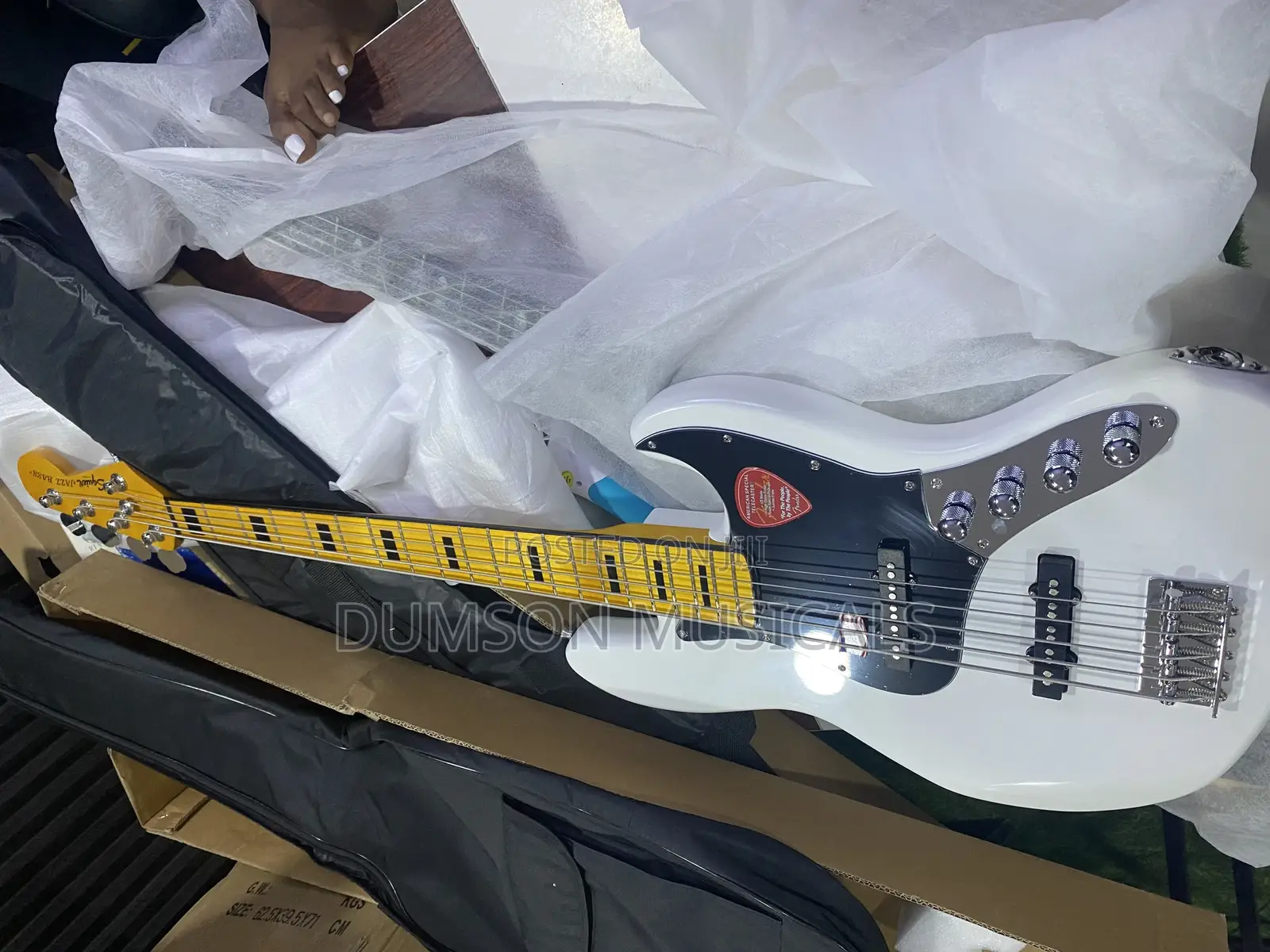 Squire Jazz Active 5 Strings Bass Guitar