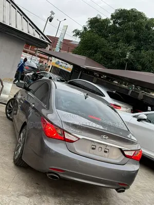 Hyundai Sonata SE Sedan FWD (2.4L 4cyl 6A) 2012 Gray