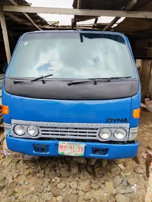 Toyota HiAce 2015 Blue