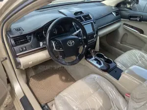 Toyota Camry XLE V6 4dr Sedan (3.5L 6cyl 6A) 2013 Gold