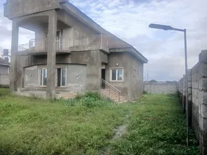 3bdrm Penthouse in Lavista Court, Galadimawa for sale