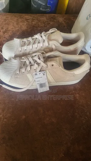 Adidas Sneakers