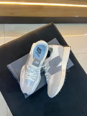 New Balance 327 Sneakers
