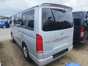Toyota HiAce 2013 Silver