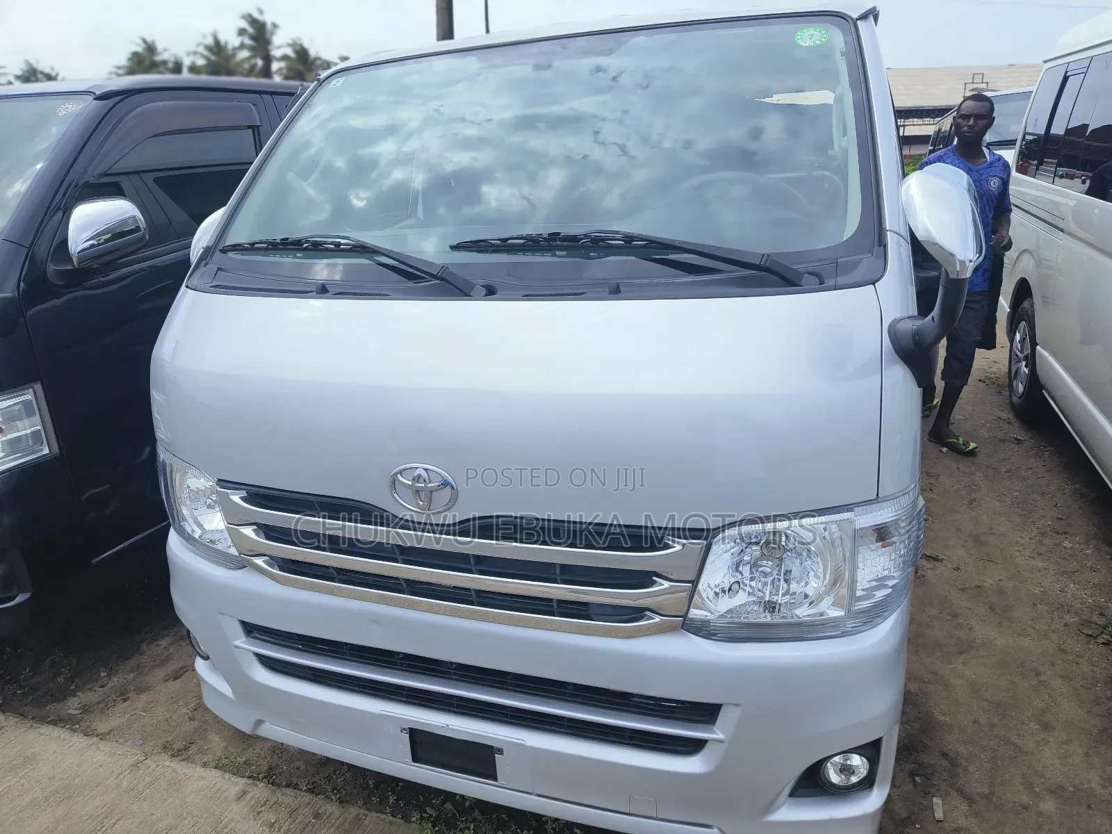 Toyota HiAce 2013 Silver
