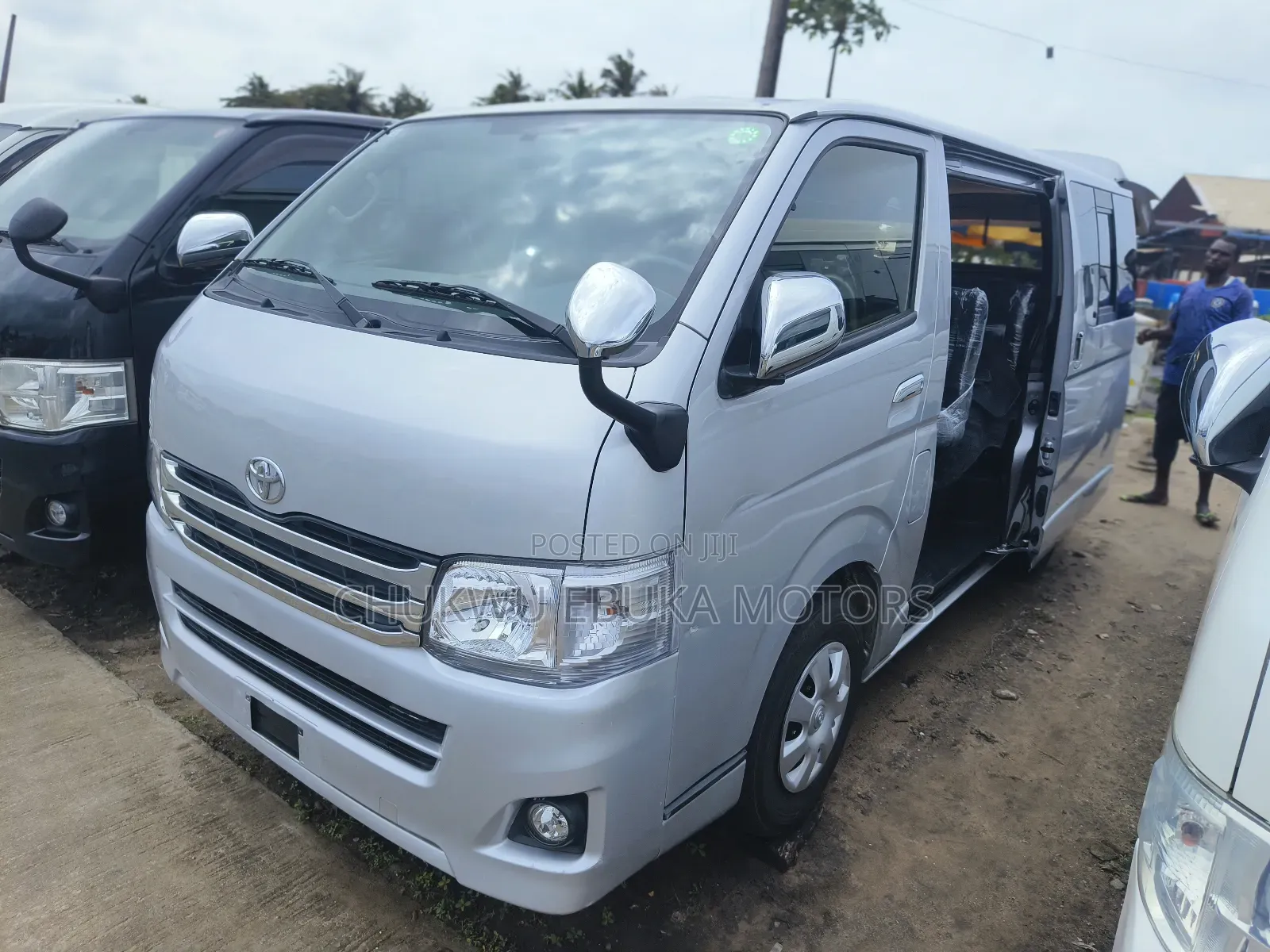 Toyota HiAce 2013 Silver