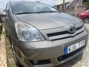 Toyota Corolla Verso 2009 Gray